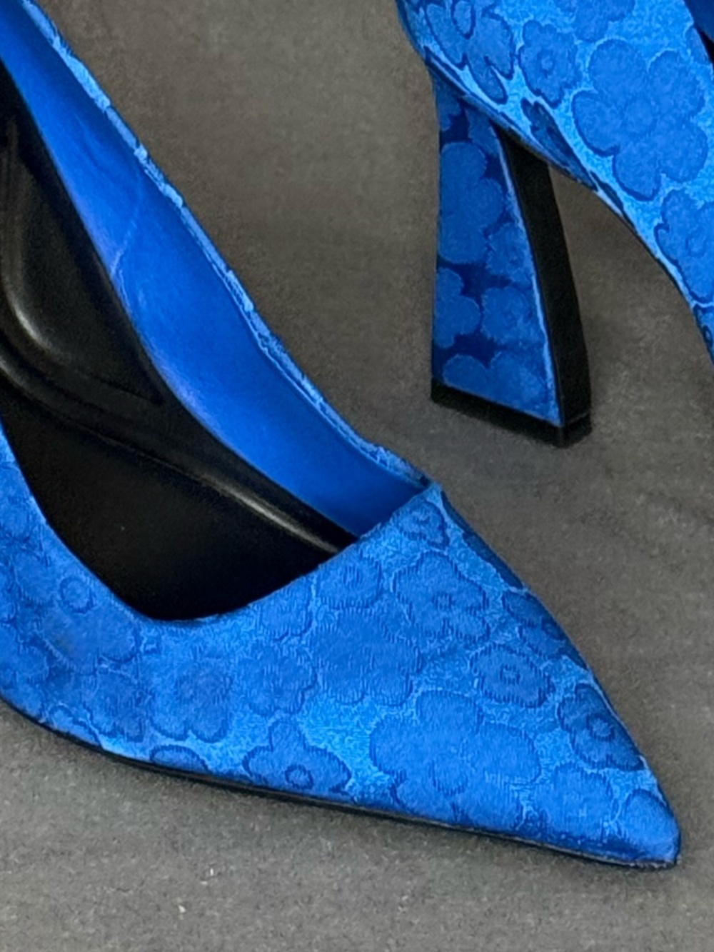 GB Gianni Bini Cobalt Blue Floral Jacquard Pointed Toe Pumps Heels Size 7.5 - Picture 5 of 11